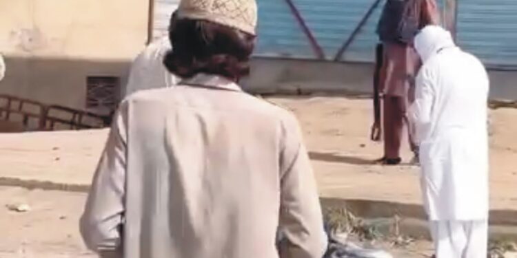 تونسہ شریف میں عید گاہ روڈ پر دہشت گردوں کا پولیس پر حملہ، دونوں دہشت گرد ہلاک