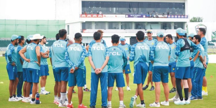 پاکستان نے بنگلہ دیش کے خلاف دوسرے ٹیسٹ کے لیے 12 رکنی اسکواڈ کا اعلان کر دیا