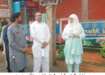 اسسٹنٹ کمشنر کروڑ لعل عیسن انعم اکرم کا مختلف گلیوں ،محلوں سڑکات پر صفائی آپریشن کا معائنہ