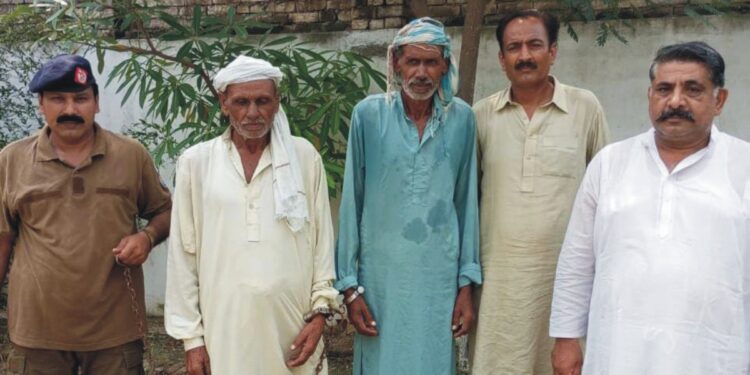 اینٹی کرپشن آفیسر سرفراز گاڈی کی سربراہی میں ٹیم کی کارروائی،2 اشتہاری گرفتار