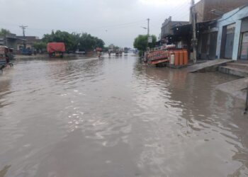 لیہ:چوک اعظم بارش ۔سڑکیں ، گلی محلے تالاب بن گئے