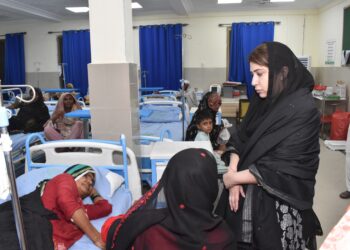 حکومت پنجاب کی بہتر سروس ڈیلوری کے لئے اقدامات جاری ، ڈپٹی کمشنر امیرا بیدار کا رات گئے ٹی ایچ کیو ہسپتال چوبارہ کا سرپرائز وزٹ