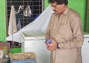 ضلع لیہ میں روٹی اور نان کی سرکاری نرخوں پر فروخت کو یقینی بنانے کے لیے پرائس کنٹرول مجسٹریٹس ہوٹلوں ،نان شاپ کا معائنہ