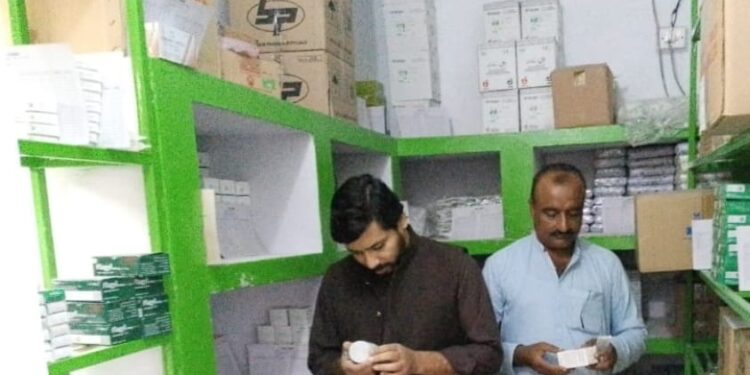 ضلع میں ہسپتالوں اور مراکز صحت کی انسپکشن جاری، ڈسٹرکٹ ہیلتھ آفیسر ڈاکٹر غلام محی الدین کا بنیادی مرکز صحت 124 ٹی ڈی اے کا دورہ