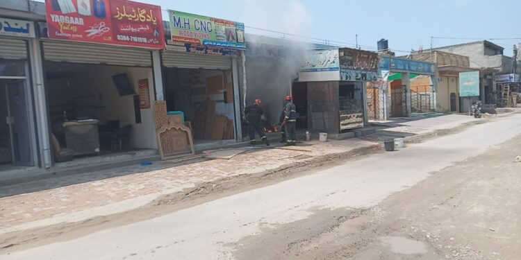 ریسکیو 1122متحرک ،آگ پر کنٹرول پالیا ،گنجان آبادی ومارکیٹ میں موجود دکانیں تباہی سے بچ گئں