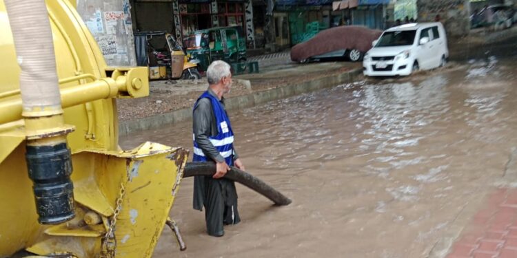 ملتان میں طوفانی بارش،واسا نے شہر بھر میں رین ایمرجنسی نافذ کردی