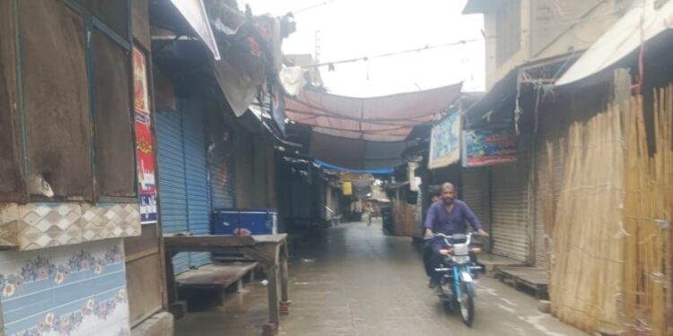 ضلع لیہ میں مہنگی بجلی،ظالمانہ ٹیکس کے خلاف ہڑتال کے مناظر