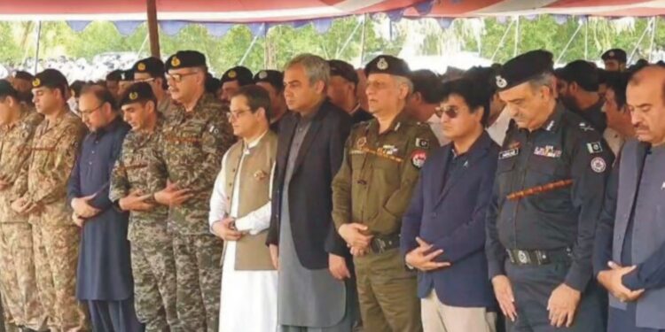 ماچھکا میں ڈاکوؤں کے حملے میں شہید ہونے والے پولیس اہلکاروں کی نماز جنازہ صادق شہید پولیس لائنز رحیم یار خان میں ادا کر دی گئی