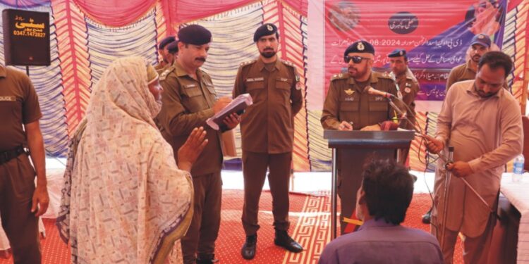 ڈی پی او لیہ اسد الرحمن شہریوں کے پولیس سے متعلقہ مسائل کے بروقت حل کےلئے متحرک ، دومقامات پر کھلی کچہری کا انعقاد