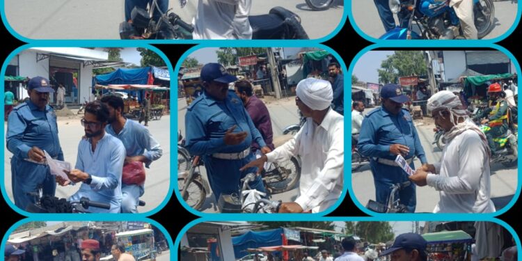 ٹریفک ایجوکیشن یونٹ ونگ، موٹر سائیکل سواروں کو روڈ سیفٹی کے حوالے سے آگاہی دینے کیساتھ ساتھ شہریوں میں ٹریفک قوانین کے حوالے سے معلوماتی پمفلٹ تقسیم کیے