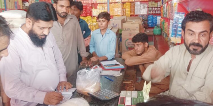 ضلع بھر میں گراں فروشی کے خلاف کا رروائیاں جا ری، گراں فروشوں کو 14لا کھ 80ہزار روپے جرما نہ عائد، 7افراد گرفتار