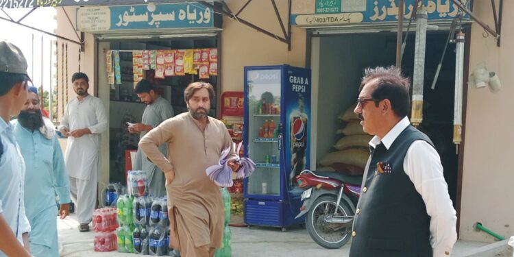 اسسٹنٹ کمشنر تحصیل چوبارہ ثناءاللہ ہنجرانے مارکیٹوں کا معائنہ کیا
