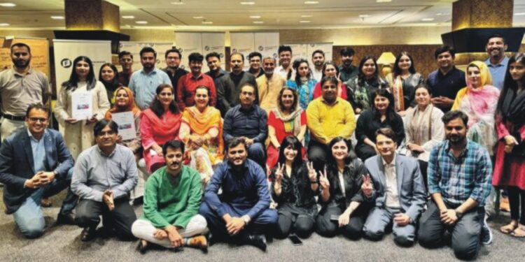 صحافی تحقیقاتی رپورٹنگ کے لیے آر ٹی آئی کا استعمال کریں، جعلی خبروں کا مقابلہ کریں