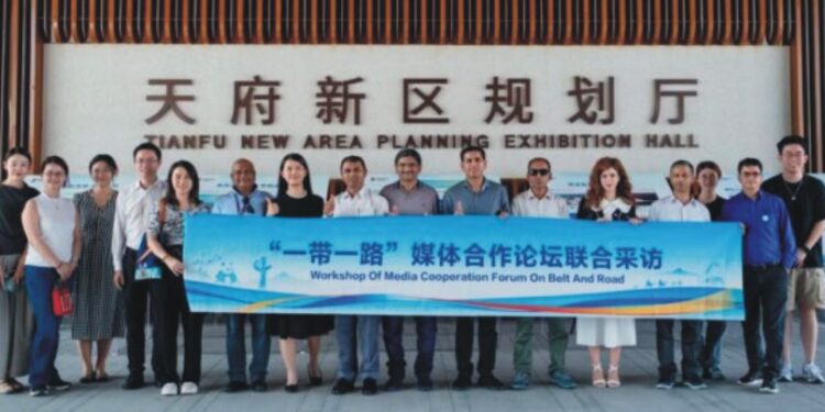 پاکستانی صحافیوں کا چین کے شہر چینگڈو میں کئی اہم انفراسٹرکچر سائٹس کا دورہ ، جدید ٹیکنالوجیز اور حفاظتی اقدامات سے آگاہی حاصل کی