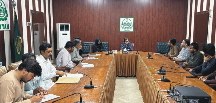 تحصیل کروڑ لعل عیسن کے نشیبی علاقہ مونگڑ میں دریائی کٹاؤ، حکومت پنجاب متاثرین کو تنہا نہیں چھوڑے گی، دریائی کٹاؤ کو مستقل بنیادوں پر روکنے کے لئے اقدامات کئے جا رہے ہیں،ڈپٹی کمشنر لیہ