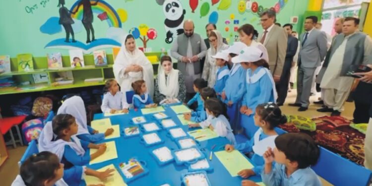 صحت اچھی ………… تعلیم اچھی ،و زیراعلی پنجاب مریم نوازشریف کی ڈیرہ غازی خان آمد،گورنمنٹ پرائمری سکول ایم سی ون میں نیوٹریشن پروگرام کا افتتاح کردیا