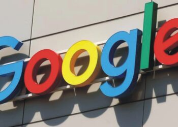 گوگل 2026 تک پاکستان میں 0.5 ملین کروم بکس تیار کرے گا، وزیراعظم کو پہلا تحفہ