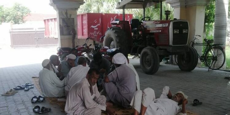 میونسپل کمیٹی لیہ، چھ ماہ سے پنشن نہ ملنے پر ریٹائرڈملازمین کا دفتر کے سامنے دھرنا