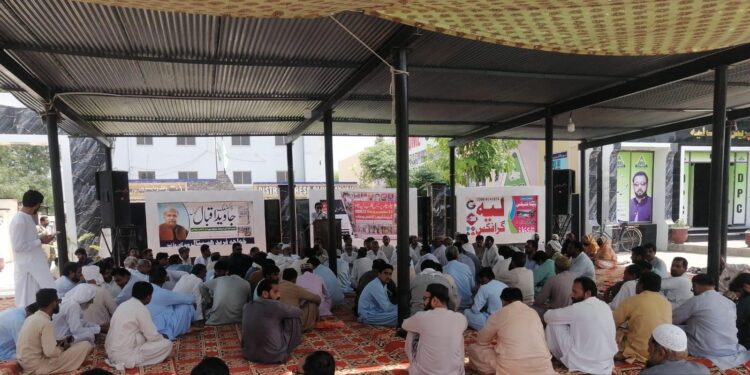 سرکاری ملازمین کی تنظیم اگیگا کے زیر اہتمام ڈسٹرکٹ پریس کلب لیہ کے سامنے ملازمین کامطالبات کے حق میں دھرنا ،مطالبات منظور نہ ہوئے تو 26 ستمبر کو لاہور سیکرٹریٹ کے سامنے دھرنا دیا جائے گا