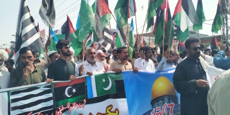 میر جماعت اسلامی پاکستان حافظ نعیم الرحمن کی اپیل پر غزہ پر اسرائیلی جارحیت اور فلسطینی، لبنانی نوجوانوں کی لازوال قربانیوں کا ایک سال پورا ہونے پر ملک بھر کی طرح لیہ میں بھی سیاسی،دینی جماعتوں نے مارچ کیا