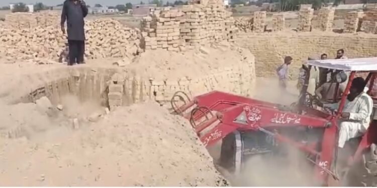 ضلع میں انسداد سموگ مہم تیزی سے جاری ، زگ زیگ ٹیکنالوجی کے بغیر کام کرنے والے بھٹہ خشت کے خلاف کاروائی