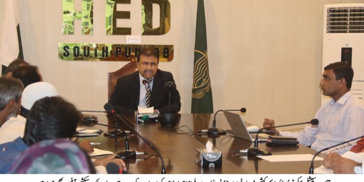 ہائر ایجوکیشن ڈیپارٹمنٹ جنوبی پنجاب کے کمیٹی رووم میں ڈائریکٹرز اور ڈی پی آئی کالجز کے دفاتر میں ای فائلنگ سسٹم بارے جائزہ اجلاس منعقد ہوا