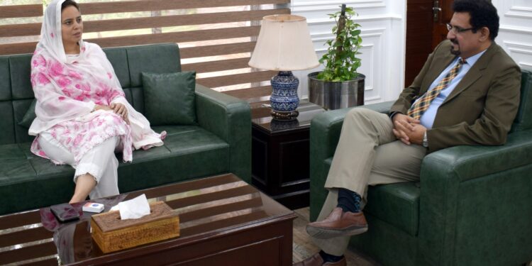 کمشنر ملتان ڈویژن مریم خان سے وائس چانسلر بہاوالدین زکریا یونیورسٹی ملتان ڈاکٹر زبیر اقبال نے ملاقات کی