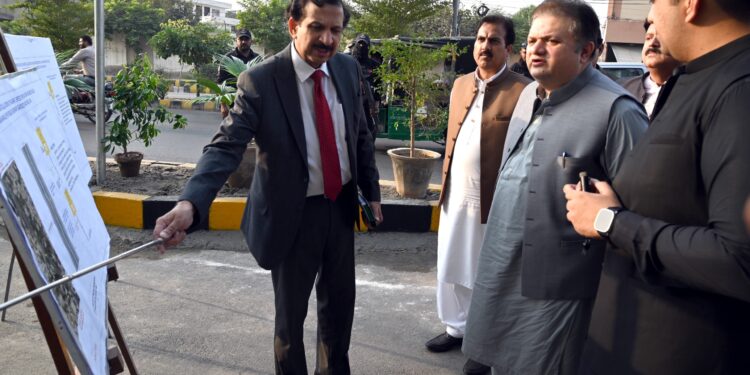 ایڈیشنل چیف سیکرٹری ساوتھ پنجاب فواد ہاشم ربانی نےآرٹیفیشل انٹیلیجنس ریڈار سسٹم پر مشتمل ٹریفک کنٹرول کے پائلٹ پراجیکٹ کا افتتاح کردیا