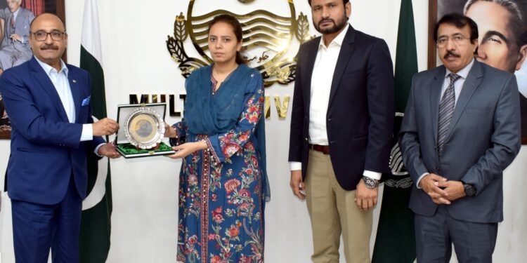 41ویں مڈ کیرئیر مینجمنٹ کورس وفد نے کمشنر ملتان ڈویژن مریم خان سے ملاقات