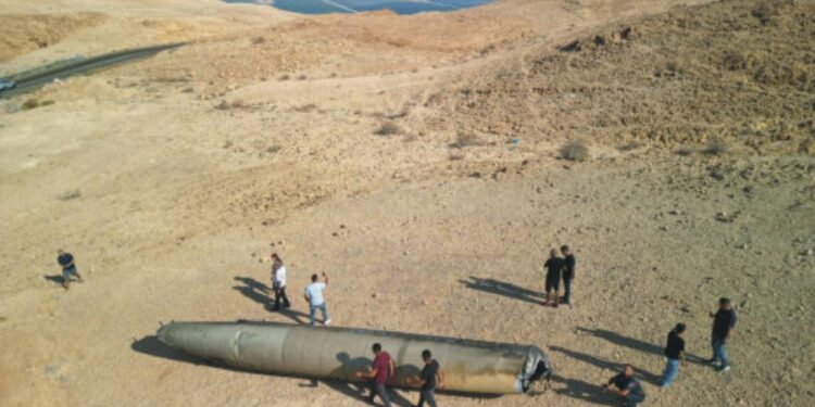 مشرق وسطیٰ وسیع جنگ کے لیے تیار ہے کیونکہ اسرائیل کی فوج ایران کے حملے کے ’سنگین‘ جواب کے لیے تیار ہے