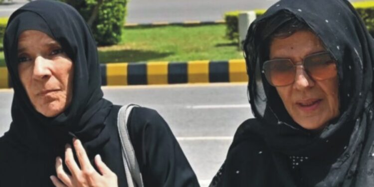 اسلام آباد جھڑپوں پر اے ٹی سی نے عمران کی بہنوں علیمہ اور عظمیٰ کے جسمانی ریمانڈ میں 2 روز کی توسیع کر دی