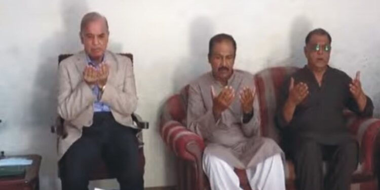 وزیراعظم نے شہید لیفٹیننٹ کرنل علی شوکت کی رہائش گاہ پر تعزیت کی