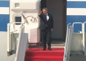 چینی وزیر اعظم لی کا چار روزہ دو طرفہ دورہ پر سرخ قالین پر استقبال کیا گیا