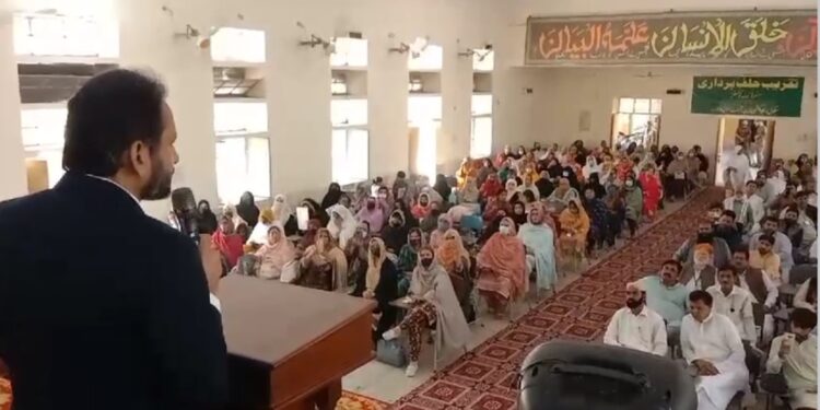 ضلعی انتظامیہ کے زیر اہتمام عالمی یوم اساتذہ کے موقع پر مرکزی تقریب ، ڈپٹی کمشنر وسیم حامد سندھو نے بہترین کارکردگی کے حامل اساتذہ اور سکول سربراہان میں اعزازات تقسیم کئے