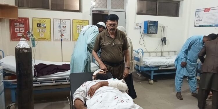 دو موٹر سائیکلوں کے درمیان حادثہ ،چک نمبر 250 ٹی ڈی اے کے رہائشی میاں بیوی شدید زخمی 2 سالہ بچی موقع پر جاں بحق