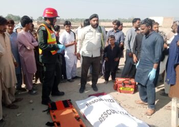 عزیز فارم گدارہ چوک ٹریکٹر ٹرالی کی رکشہ کو ٹکر رکشہ ڈرائیورموقع پر جاں بحق۔