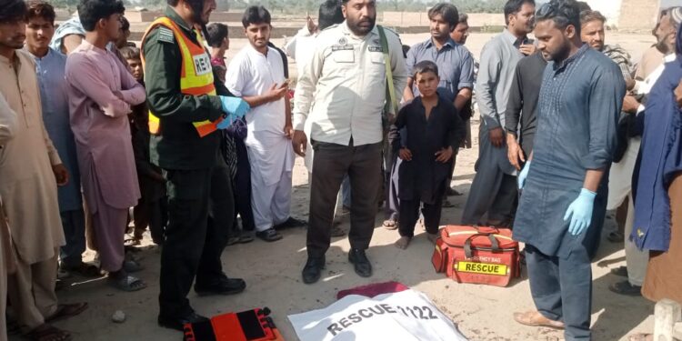 عزیز فارم گدارہ چوک ٹریکٹر ٹرالی کی رکشہ کو ٹکر رکشہ ڈرائیورموقع پر جاں بحق۔