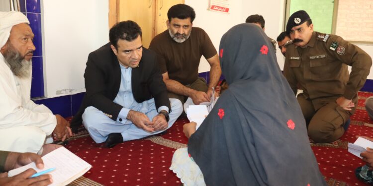 ڈ ی پی او لیہ علی وسیم میرٹ پرانصاف کی فراہمی کےلئے پر عزم ،جامع مسجد ایمپلائز کالونی اور ڈی ایس پی صدر کے دفتر میں الگ الگ کھلی کچہریاں شہریوں کی درخواستوں پر احکامات جاری