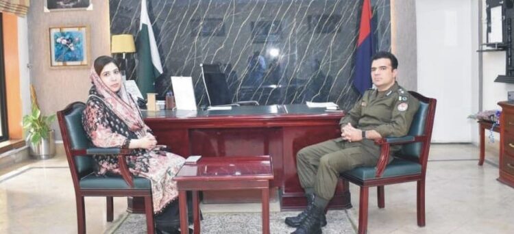 ڈپٹی کمشنر امیرا بیدار کی نئے تعینات ڈسٹرکٹ پولیس آفیسر محمد علی وسیم سے ملاقات