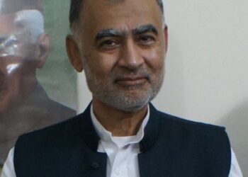 کرپشن کا بڑھتاہوا ناسور ملکی جڑوں کو کھوکھلا اور معاشی تباہی کا باعث:انجینئر ندیم ممتاز قریشیپاکستان کا شمارکرپٹ ممالک میں اور سالانہ اربوں روپے بھی کرپشن کی نذر ہورہے ہیں:چیئرمینکرپشن اور بدعنوان عناصر کے خاتمے کیلئے مستقبل پاکستان کی سزا سزائے موت پر عملدرآمد کرایا جائے:گفتگوبدعنوانی معیشت اور سماجی ڈھانچے کے لیے ایک گھناؤنا چیلنج اور قوموں کو ان کی صلاحیتوں سے محروم کر دیتی ہےچیئر مین مستقبل پاکستان انجینئر ندیم ممتاز قریشی کا9 دسمبر عالمی یوم انسداد رشوت ستانی پر قوم کے نام خصوصی پیغام