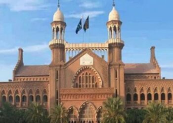 لاہور ہائی کورٹ: سرکاری اسکولوں کی آؤٹ سورسنگ کے خلاف درخواستیں مسترد